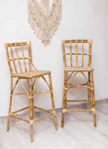 Banqueta de caña, asiento tejido en junco, con respaldo