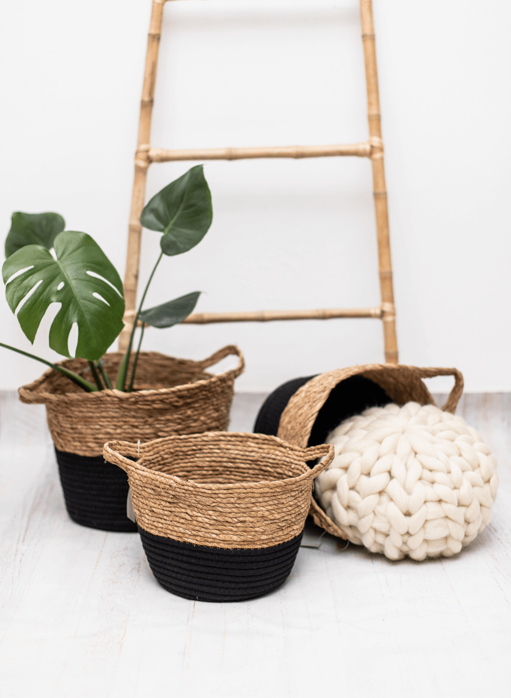 Cesto fibras naturales borde Negro + natural chico