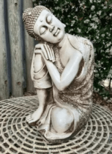 Buda soñador manto labrado