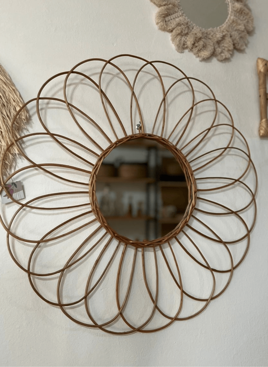 Espejo marco de mimbre Flor mediano