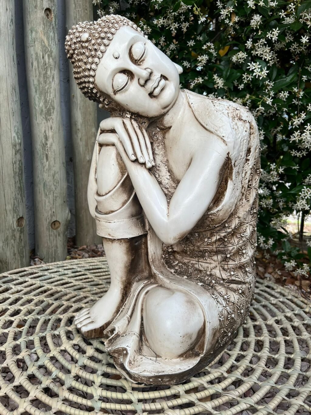 Buda soñador manto labrado - Image 2