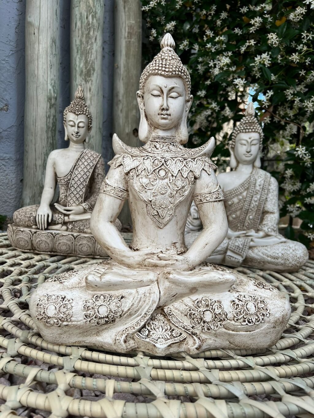 Buda corona de punta manto labrado detalles - Image 2