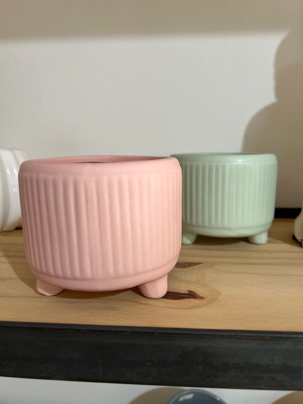 Maceta de cerámica con patitas - Image 2