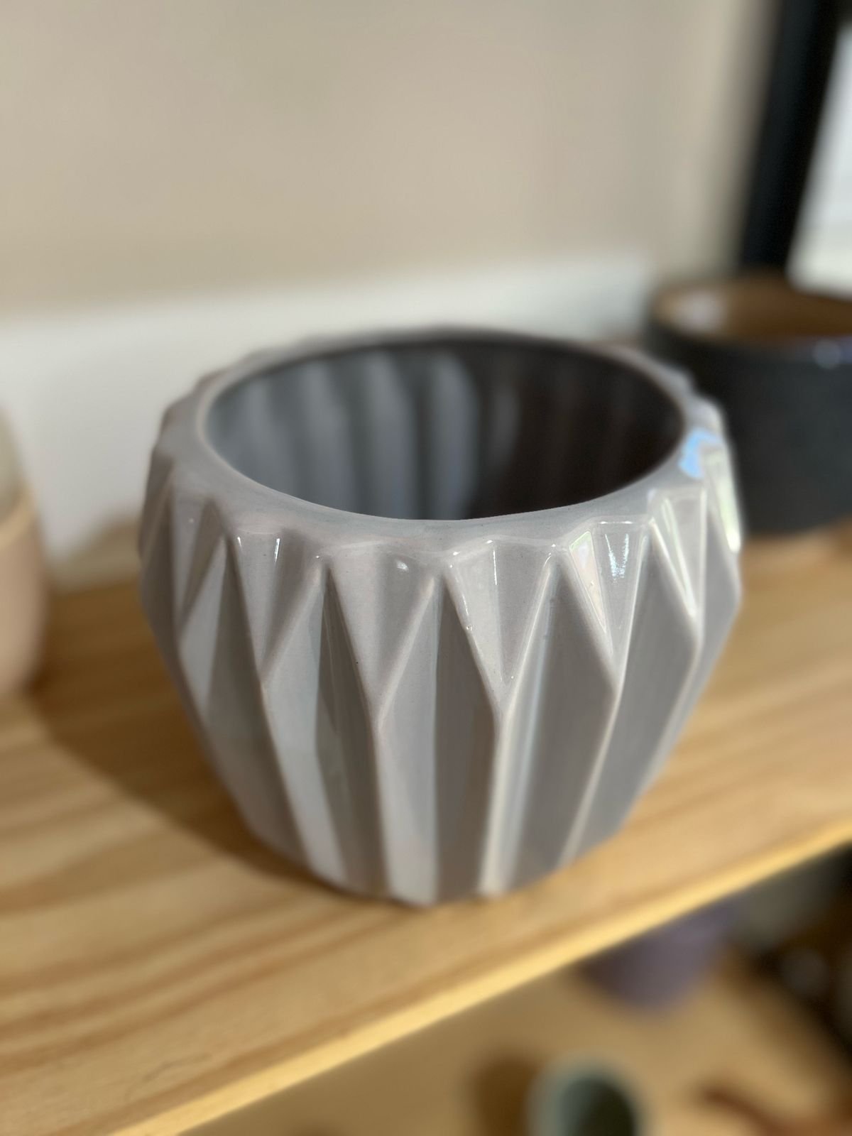 Maceta de cerámica geo prisma gris - Image 2